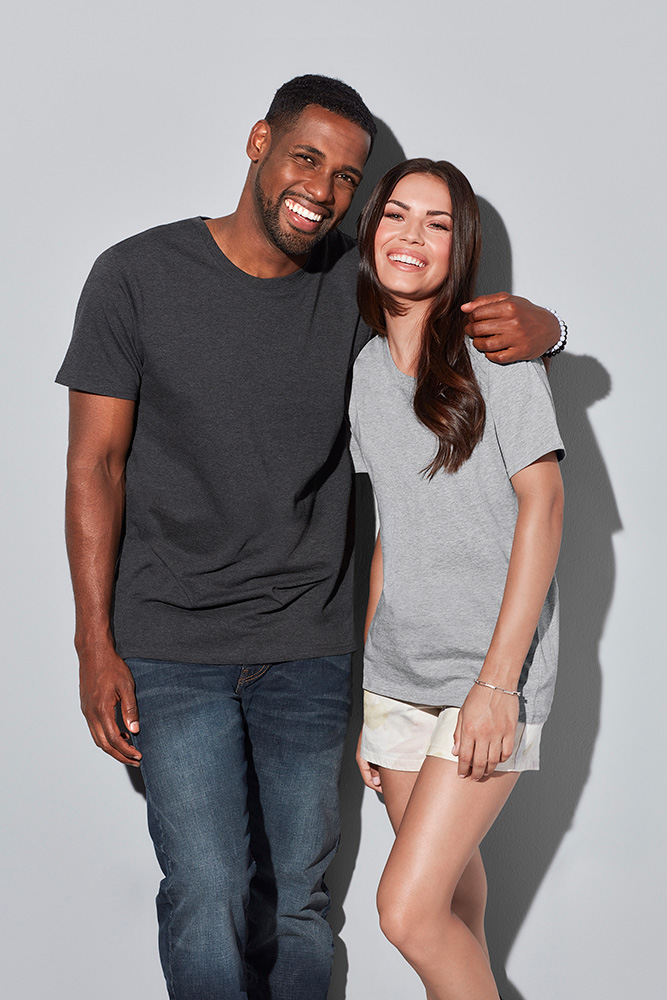 T-SHIRT M/C LUX UNISEX 180 GSM T-SHIRT M/C LUX UNISEX 180 GSM