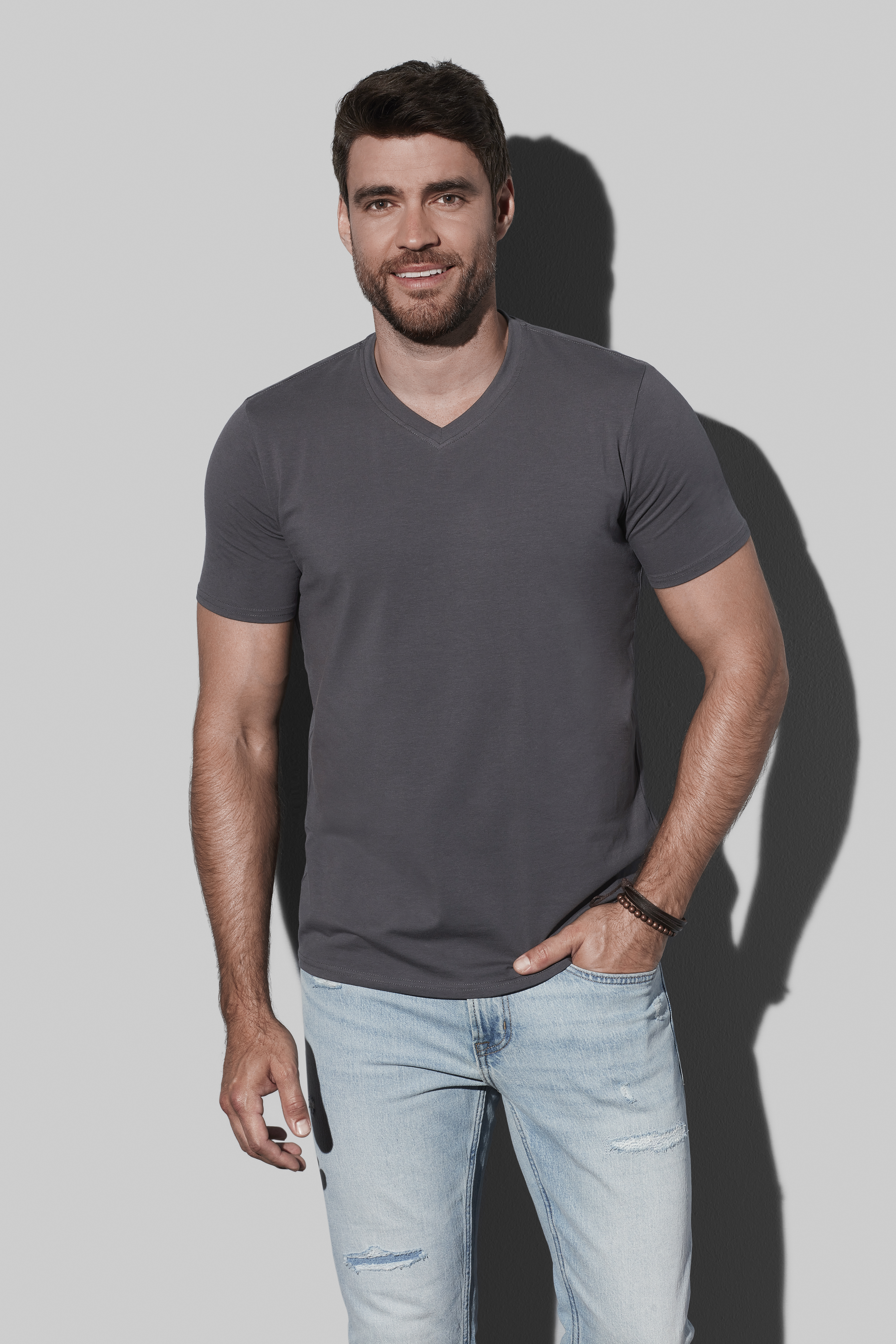 T-SHIRT M/C CLIVE SCOLLO A V UOMO T-SHIRT M/C CLIVE SCOLLO A V UOMO
